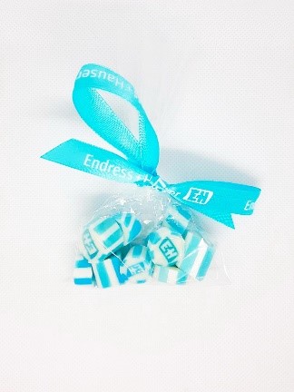 Карамель рокс с логотипом на конфете в пакетике с бантиком - фото